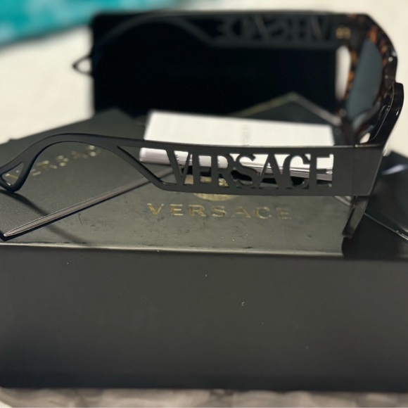 Authentic VERSACE VERBIAGE LASER Cut Arms
$333 $395 - Picture 5 of 5